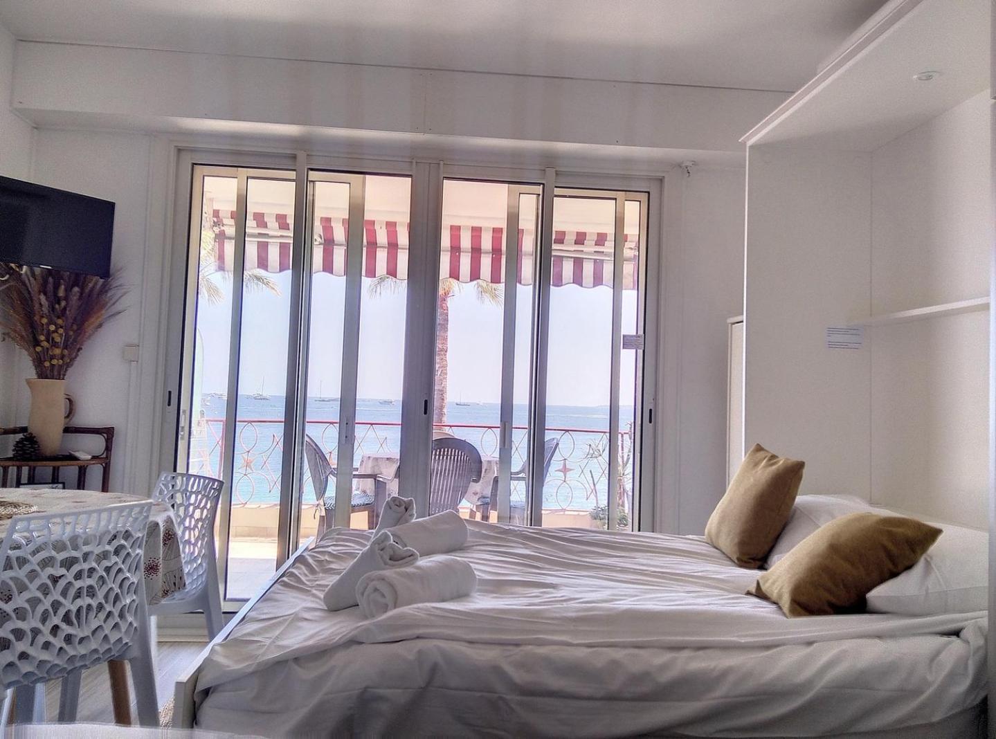 Constellation Apartment ฌวง-เลส์-แป็งส์ ภายนอก รูปภาพ